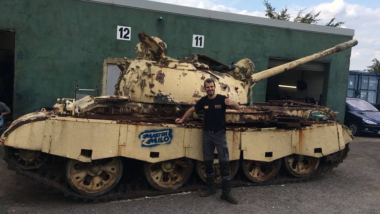 YouTube-ster Mastermilo uit Baarle-Nassau kocht een Engelse tank.