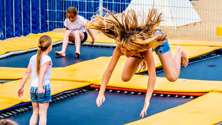 Deze kinderen komen waarschijnlijk niet uit Brabant, maar zijn wel flink aan het bewegen. (Foto: ANP)