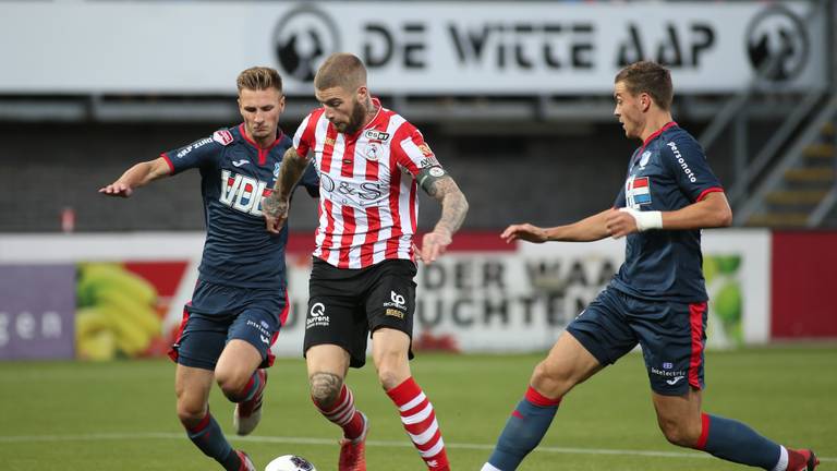 Duel tijdens Sparta-FC Eindhoven. (Foto: Orange Pictures)