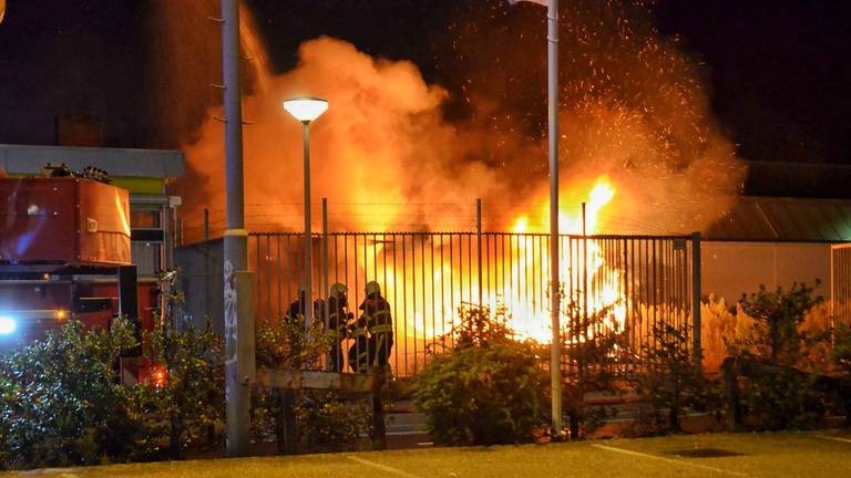 Het vuur werd rond halfeen ontdekt. (Foto: Toby de Kort)