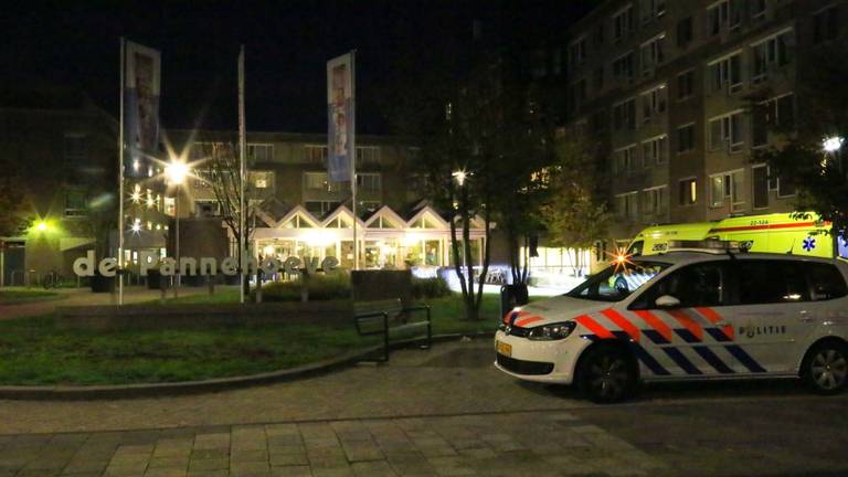 De steekpartij vond plaats bij zorgcentrum de Pannehoeve. (Foto: Harrie Grijseels/SQ Vision)