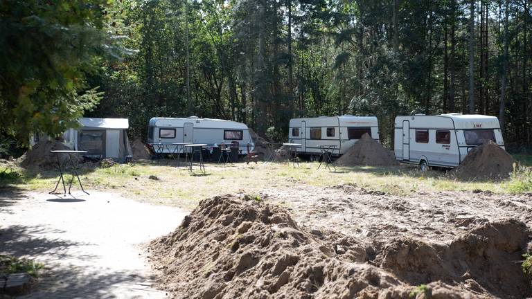 Het kampje in Mill waar de broers Soering inmiddels zijn vertrokken (Foto: Kevin Cordewener)