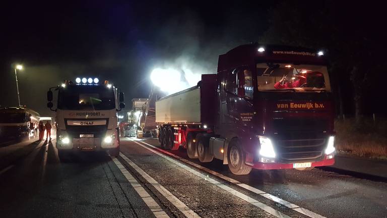 De werkzaamheden zijn in volle gang op de A67 (Foto: Peter Aaldering)