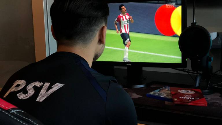 Ali Riza Aygün traint met FIFA 2019.