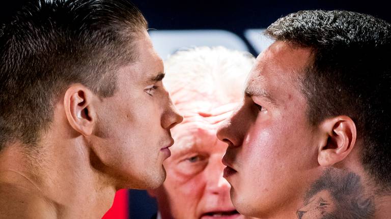 Rico Verhoeven en Guto Inocente tijdens de staredown voor de persconferentie 20 september. (Foto: ANP)