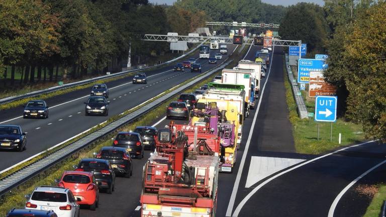 Er ontstond een lange file. (Foto: SQ Vision)