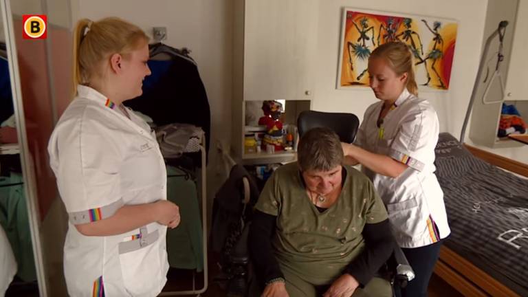 Student Verpleegkunde doorloopt samen met patiënt zorgtraject