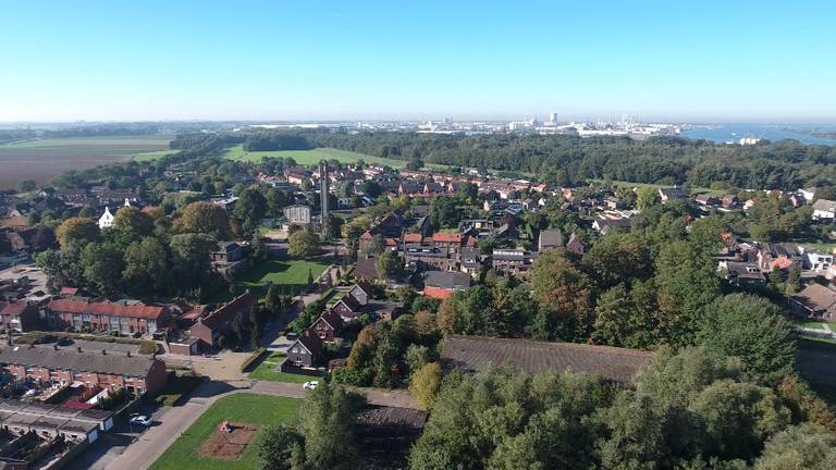 Het dorp Moerdijk krabbelt weer op na een jarenlang negatief imago (Foto: Twan van der Heijden/Heijdens Karwei)