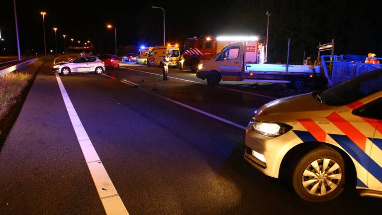 De A58 werd om halfeen afgesloten na het ongeluk. (Foto: SQ Vision)