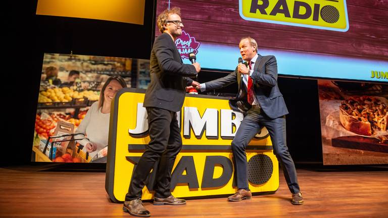 Frits van Eerd, CEO Jumbo Supermarkten, geeft startsein voor Jumbo Radio (Foto: Jumbo Supermarkten)