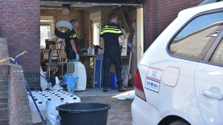 Het drugslab werd ontdekt in een garage. (Foto: Tom van der Put/ SQ Vision)