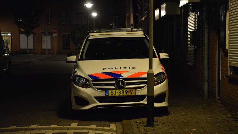 De politie deed onderzoek in de omgeving. (Foto: Perry Roovers)