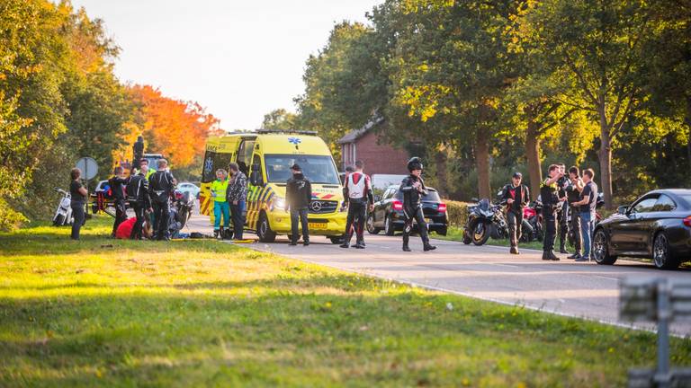 De motorrijder is zwaargewond (foto: Sem van Rijssel/SQ Vision Mediaprodukties)