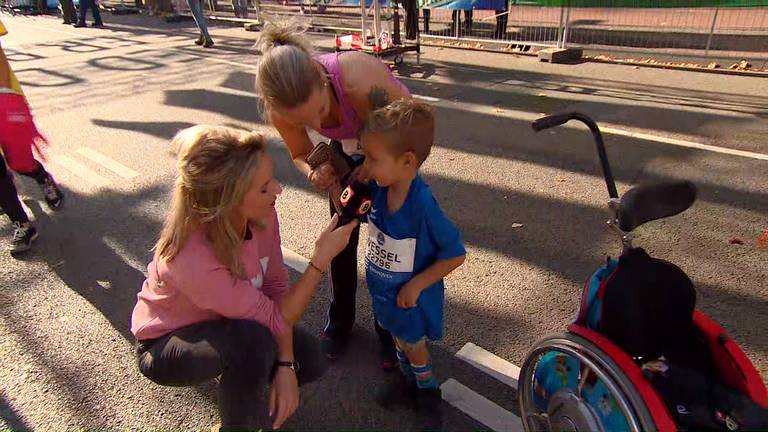 Wessel kon zelf over de finish lopen, ondanks zijn spierziekte.