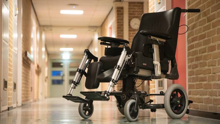 Vrouw (94) krijgt stomp van inbreker in haar kamer in verzorgingshuis