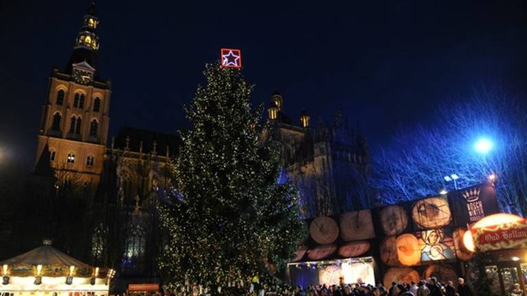 Joris' Kerstboom in al zijn glorie. (Foto: Henk van Esch Fotografie)