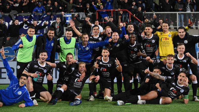 Blijdschap bij FC Den Bosch. (Foto: Henk van Esch)