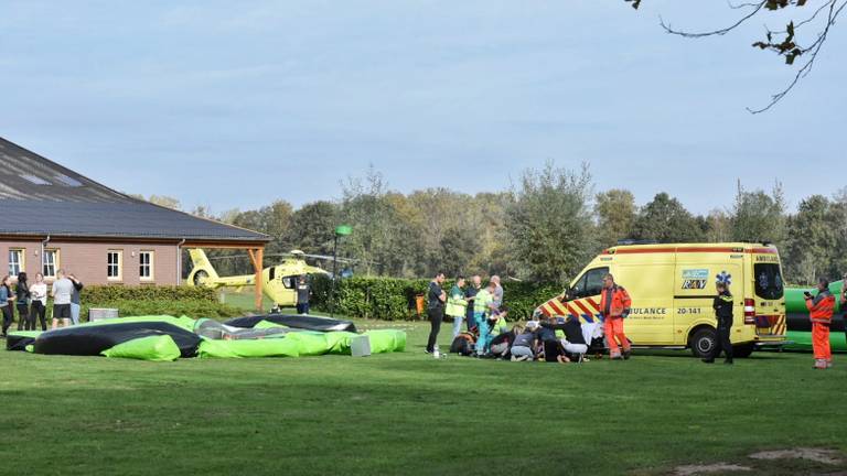 De kinderen raakten gewond toen het springkussen omviel (foto: Toby de Kort)