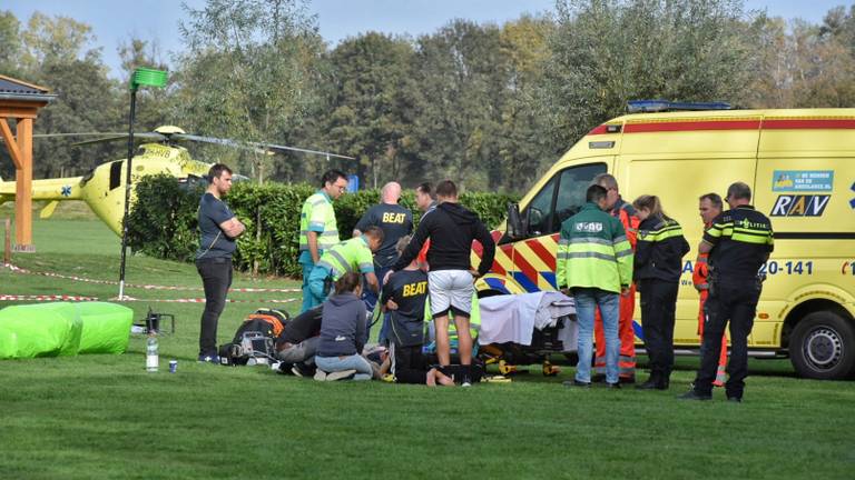 De kinderen raakten gewond toen het springkussen omviel (foto: Toby de Kort)