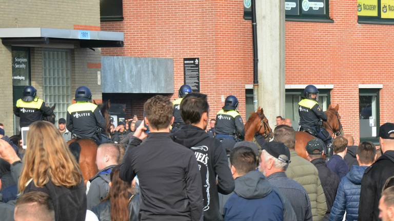 Het werd onrustig na NAC - Willem II. (Foto: Perry Roovers)