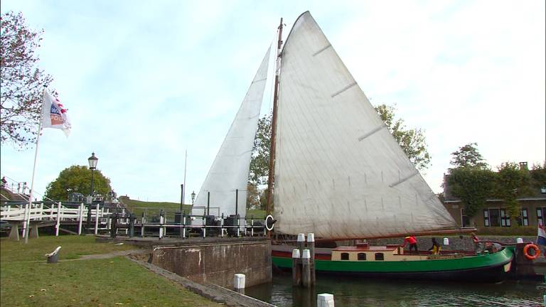 Prachtige historische boten in Steenbergen. (foto: Omroep Brabant).