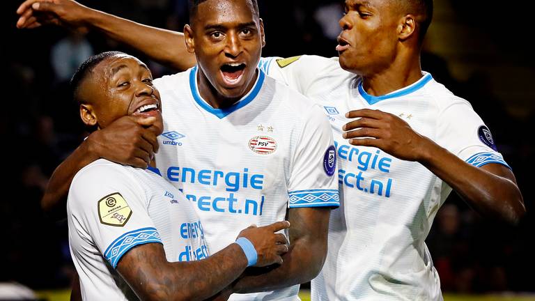 PSV'ers Steven Bergwijn, Pablo Rosario en Denzel Dumfries. (Foto: VI Images)