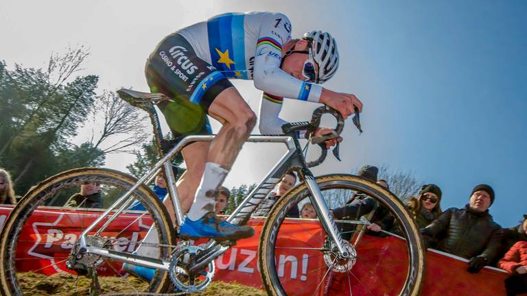 Mathieu van der Poel de beste bij zijn eerste veldrit van het seizoen (foto: OrangePictures).