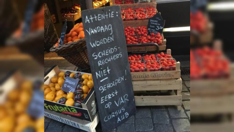 Attentie: scheidsrechters worden niet geholpen (foto: WOUT groenten en fruit speciaalzaak).