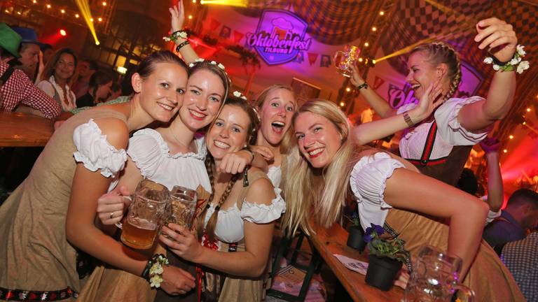 Tolle sfeer bij Oktoberfest (foto: Karin Kamp)