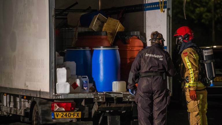 Onderzoek bij de 'eerste' vrachtwagen. (Foto: Dave Hendriks)