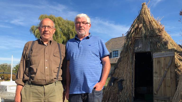 Cees van den Elshout en Bert Joosen bij de Schrankhut in Raamsdonksveer (Foto: Erik Peeters)