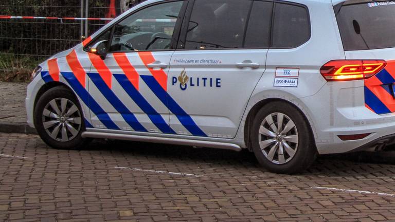 De politie heeft vier mensen opgepakt in een gestolen auto in Eindhoven. (Foto: ANP)