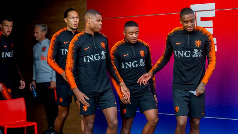 Debutanten Denzel Dumfries, Steven Bergwijn en Pablo Rosario bij Oranje (foto: VI Images).