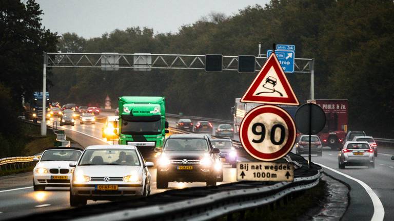 Druk was het ook op de A67 (foto: Rob Engelaar).