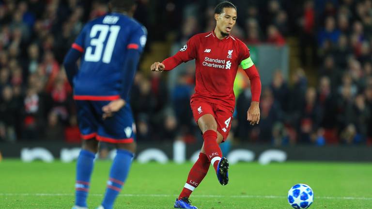 Virgil van Dijk als aanvoerder van Liverpool (foto: VI Images).