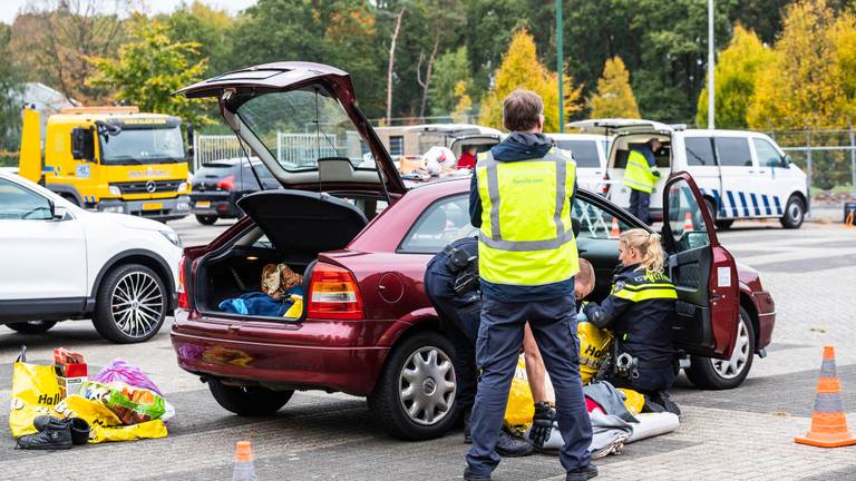 Een van de gecontroleerde auto's (foto: Jack Brekelmans/Persburo BMS).