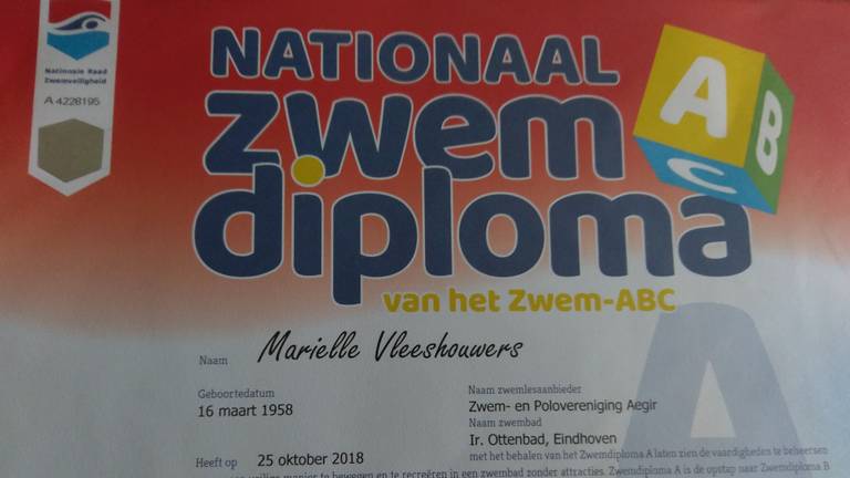 Het felbegeerde zwemdiploma (foto: Mariëlle Vleeshouwers)