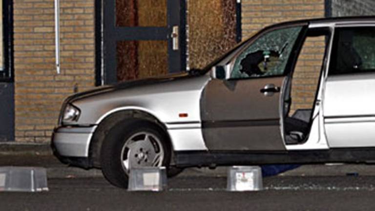 De auto waarin het slachtoffer werd doodgeschoten. (Archieffoto)