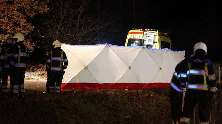 De hulpdiensten op de plaats van het ongeluk. (Foto: Bart Meesters)