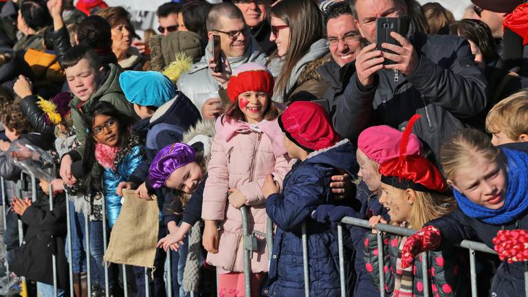 Drukte bij de intocht van Sinterklaas in Eindhoven (foto: Karin Kamp)