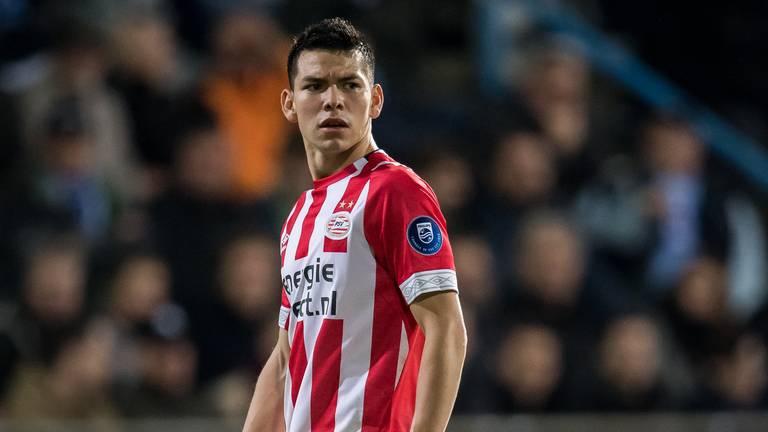PSV'er Hirving Lozano wordt klaargestoomd voor het duel met SC Heerenveen. (Foto: VI Images)