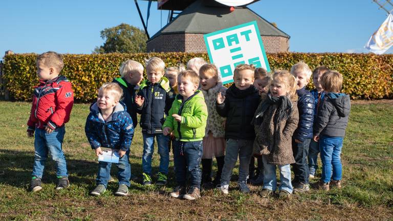 Het eerste bord is geplaatst bij molen De Vlijt (foto: Kevin Cordewener)