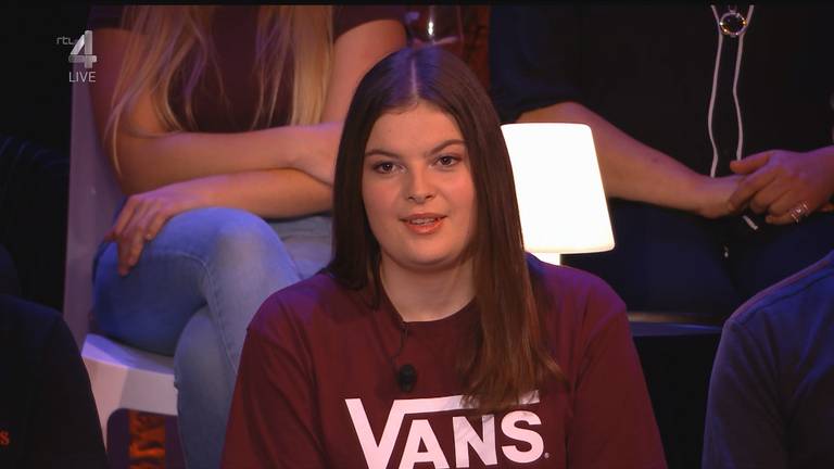 Dochter Cherlaine is geschrokken van de hoge straf voor haar vader. (Beeld: RTL Late Night)