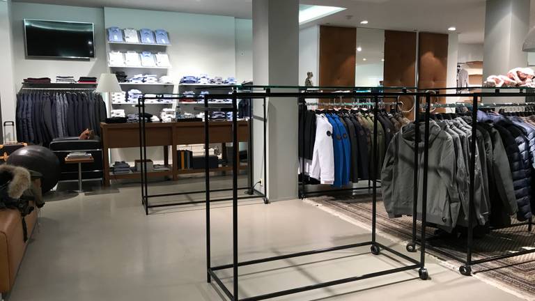 Dure kledingwinkels sales