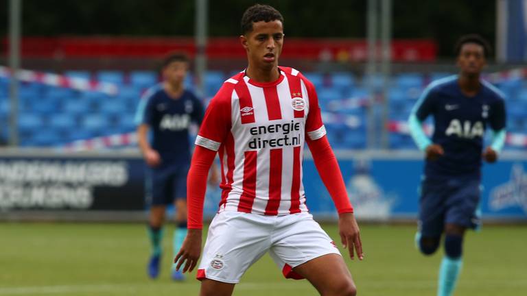 Mark Van Bommel Laat Zestienjarig Talent Mohammed Ihattaren Meetrainen Bij Psv Omroep Brabant