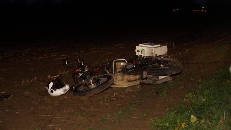Bij een ernstig ongeval in Drongelen is een motorrijder zwaargewond geraakt (foto: FPMB).