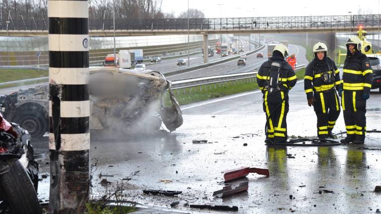 Ernstig ongeluk op het viaduct over de A16. (Foto: Perry Roovers/SQ Vision)