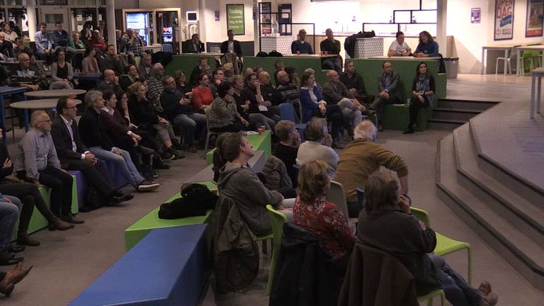 Grote opkomst in Oisterwijk bij de bekendmaking van het rapport van proRail (foto: Paul Giezen)