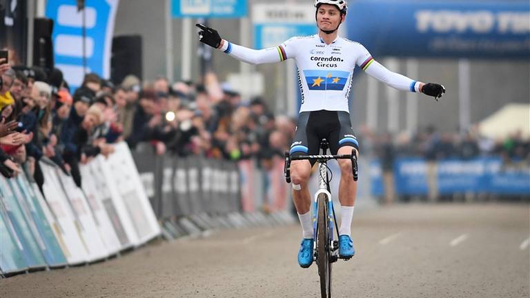 Mathieu van der Poel boekt in het veld de ene na de andere overwinning. Belgen willen hem op de weg zien. (Foto: VI Images)