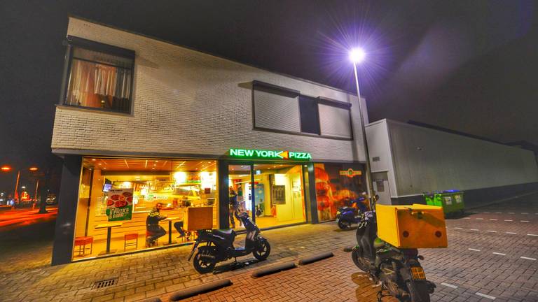 Gewapende overval op New York Pizza in Veldhoven (foto: SQ Vision Mediaprodukties).